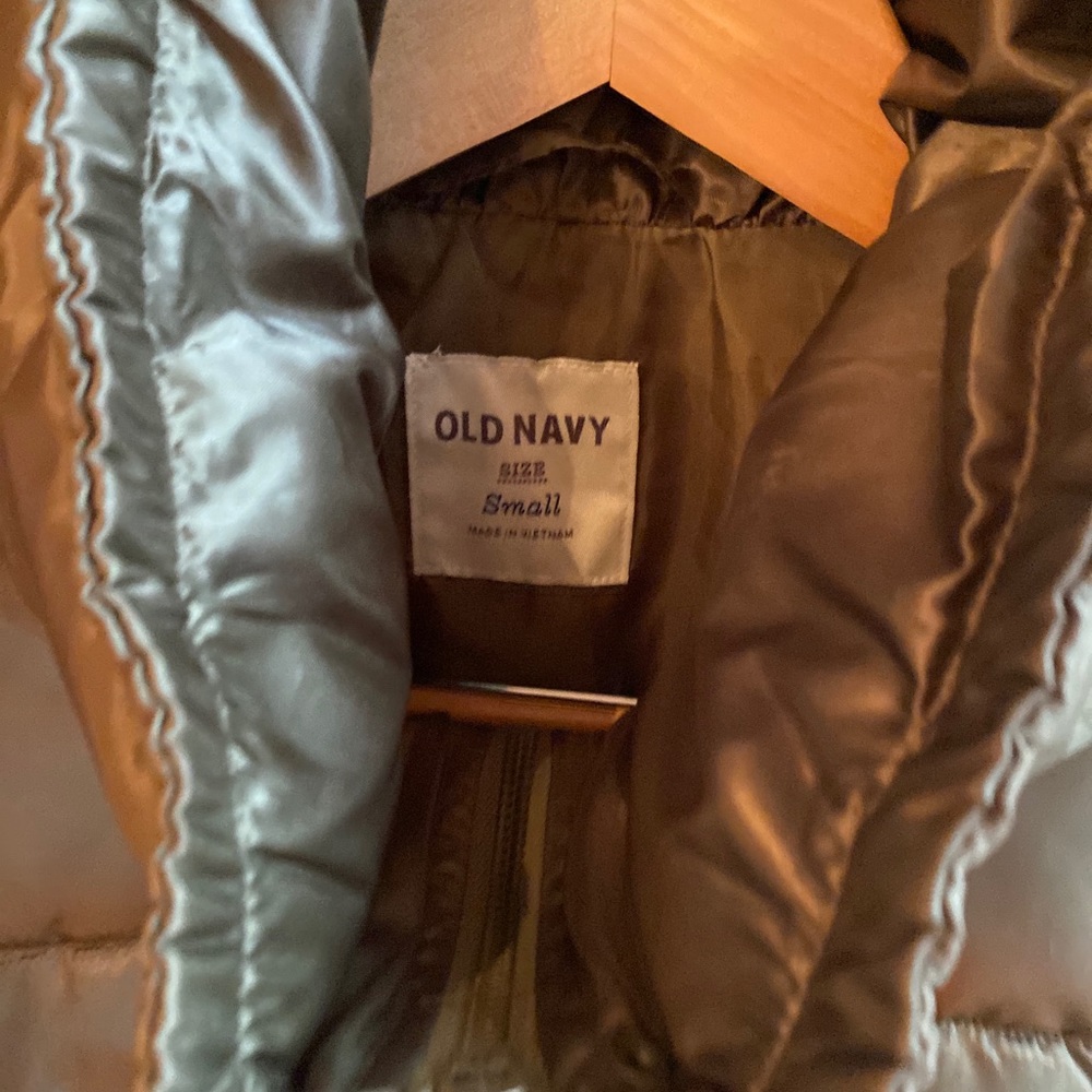 Old Navy Vintage Puffer Vest - Picture 4 of 5